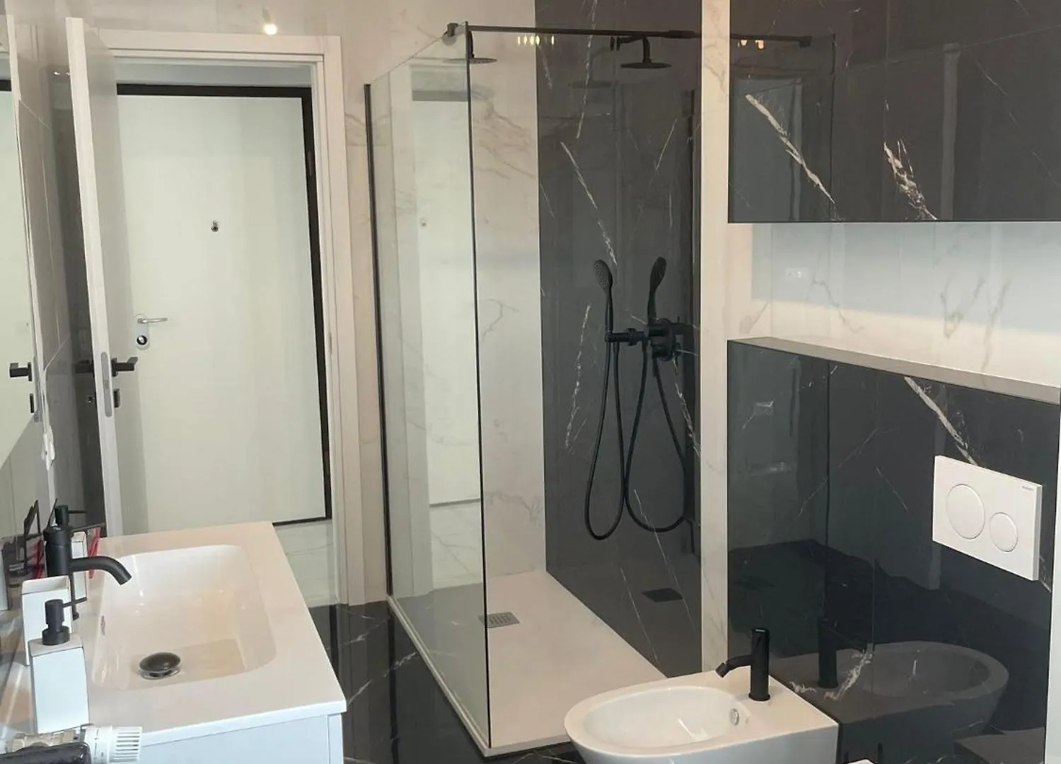 Luxury Home 100 Mq A Stone'S Throw From The Duomo Milano Lägenhet