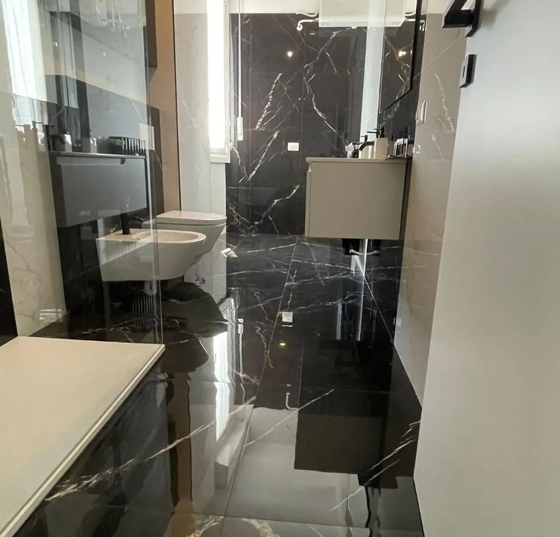 Lägenhet Luxury Home 100 Mq A Stone'S Throw From The Duomo Milano